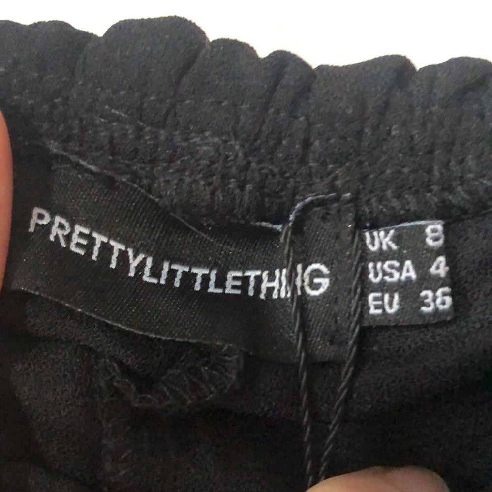 PrettyLittleThing Black Ruffle Edge Bardot Top - Picture 4 of 5